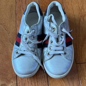 Gucci Kids Metallic Silver Sneakers with Navy & Red Stripe